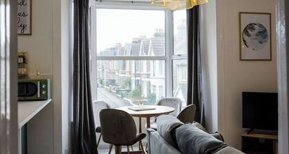 Central Chic Margate Apartment, edge of Old Town!