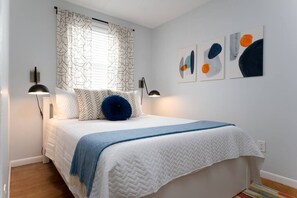 1 bedroom, free WiFi, bed sheets - Be A Nomad | Cozy 1br apt steps from the beach (Jacksonville Beach)