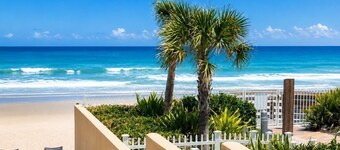 Gorgeous. Direct Beach Access Heated Oceanfront Pool, Pets OK, No Drive Beach