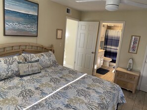 3 chambres, fer et planche à repasser, lit de bébé portatif