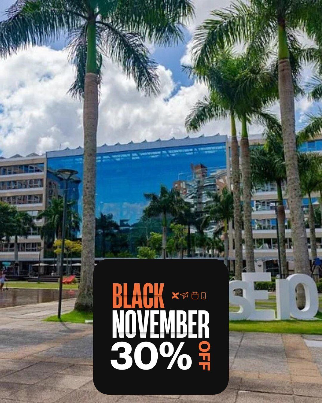 Cartell publicitari anunciant una oferta de descompte del 30% durant el mes de novembre.