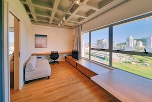 43-inch TV with cable channels