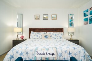 3 bedrooms, iron/ironing board, free WiFi, bed sheets - ☀️WATERFRONT W BOAT ACCESS PCB. 3BD 2BA. PRIVATE CANAL RIGHT TO THE BAY (Panama City Beach)