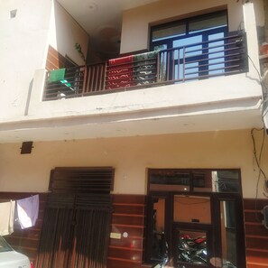 Exterior detail - Near Chandigarh airport port and ambala highway 20 metar (Dist:Chandigarh)