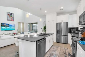 Fridge, microwave, oven, stovetop - Elegant Brand New 5 BD Villa/Games Room/Pool (Kissimmee)