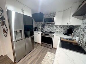 Fridge, microwave, oven, stovetop - Luxury-Modern Suite /Cozy CO Vibes /Private Yard (Aurora)