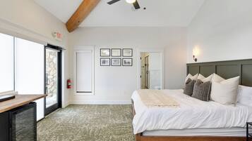 Habitació individual prèmium, vistes al llac | Matalassos amb encoixinament addicional i planxa i posts de planxar