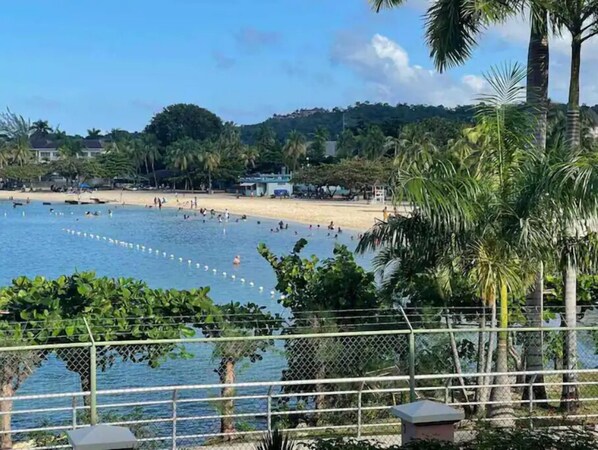 Solsenger og strandhåndklær