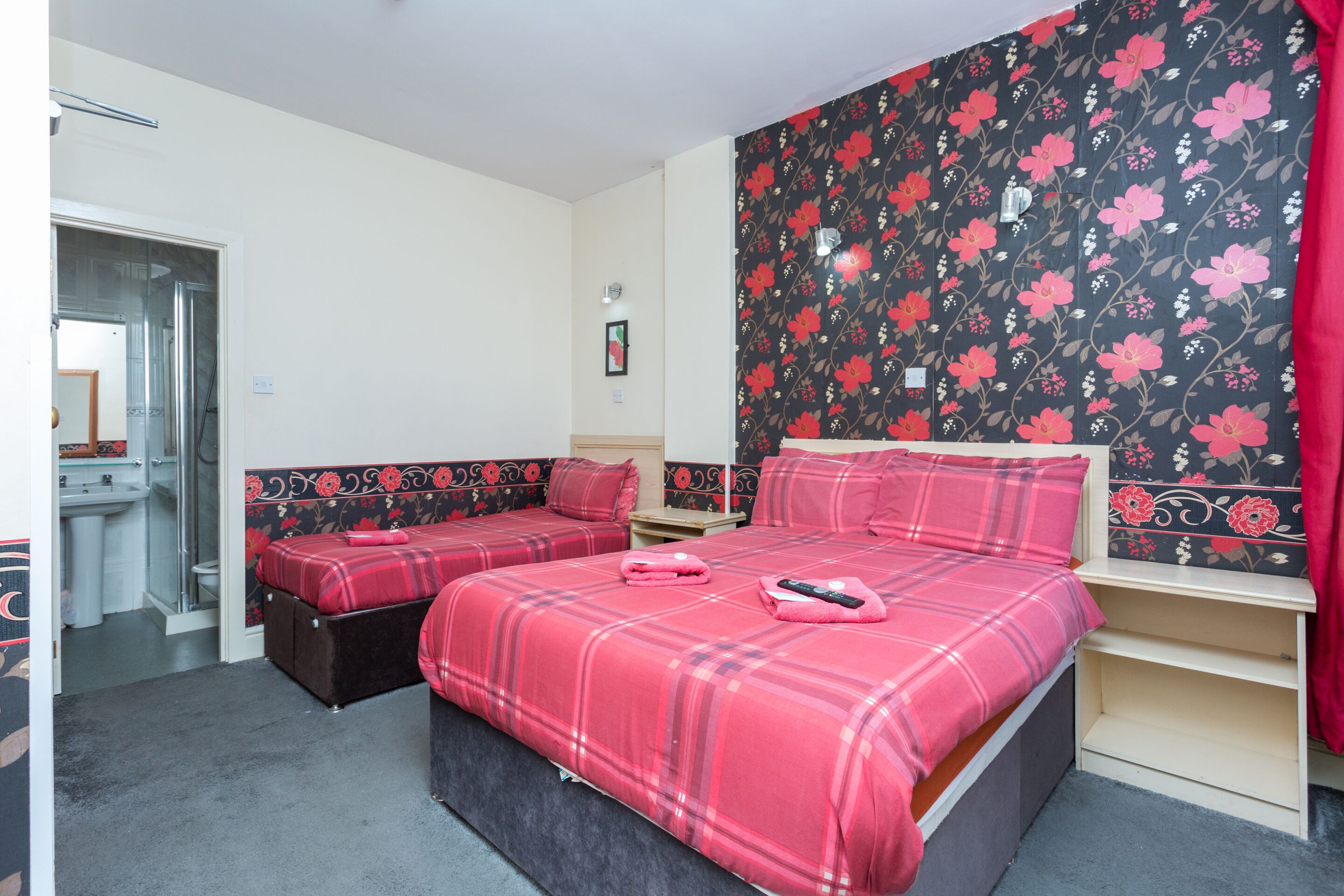 Standard-Dreibettzimmer, mit Bad | Badezimmer