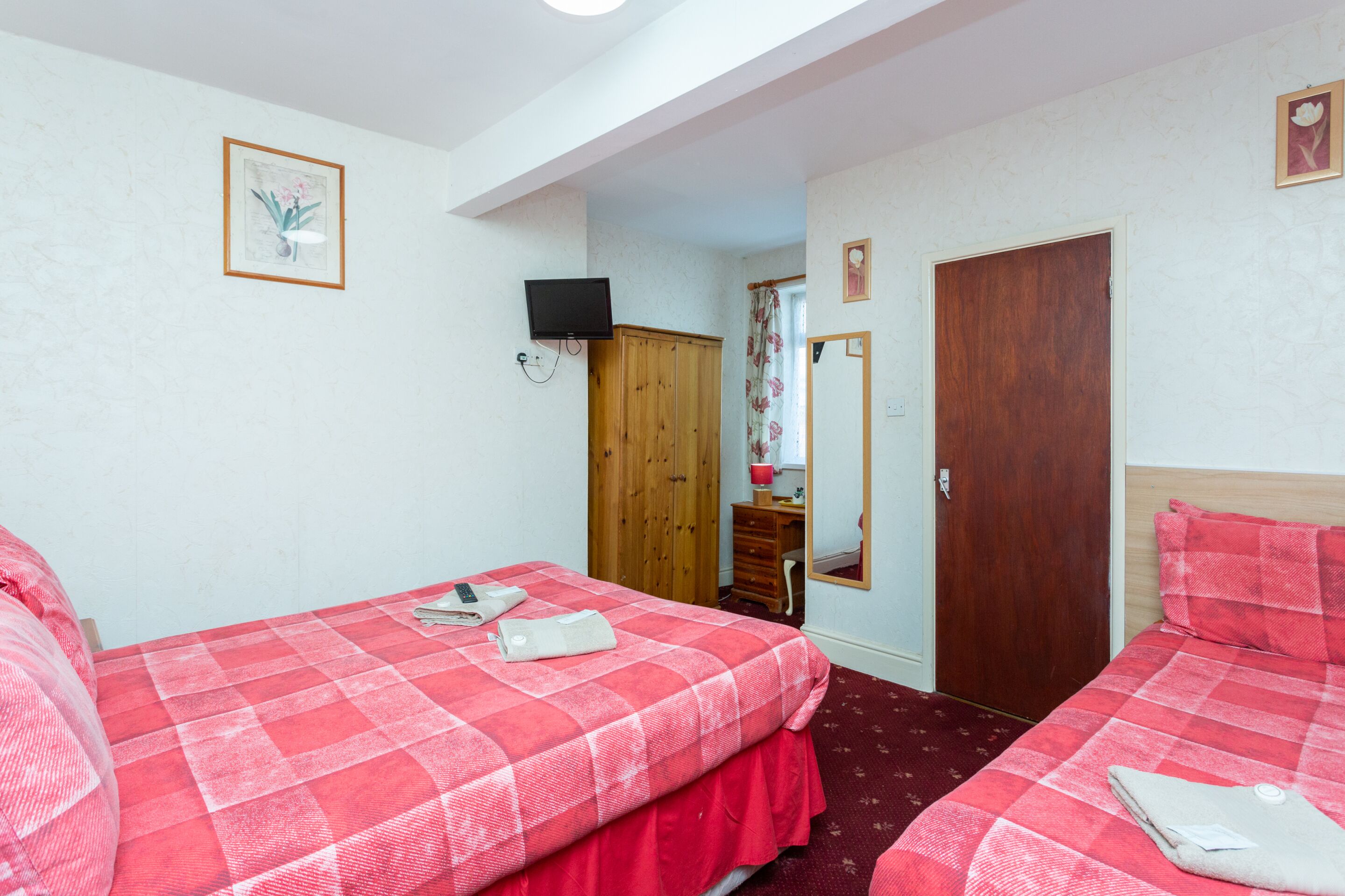 Economy-Dreibettzimmer, mit Bad (room)