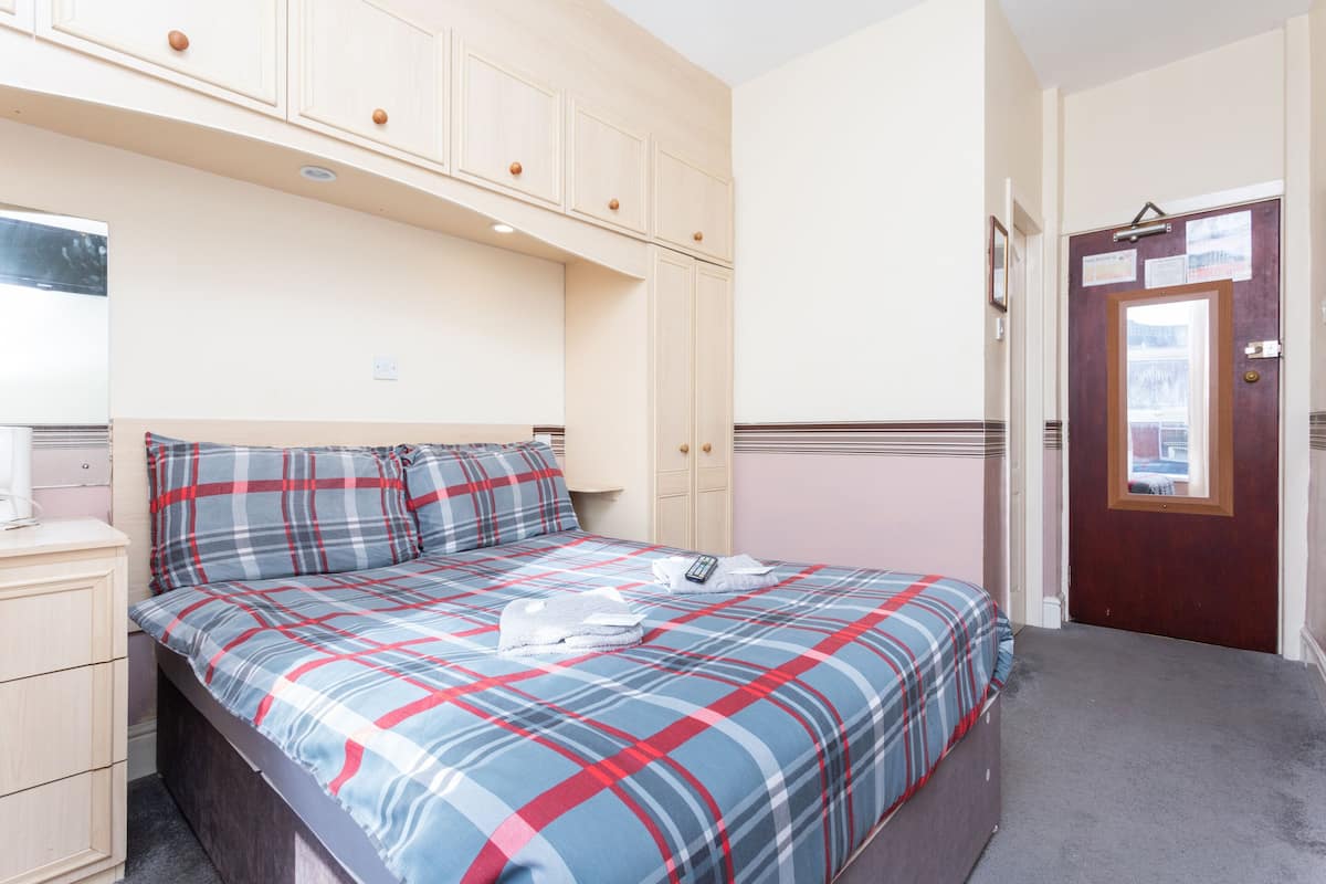 Basic Double Room, Ensuite