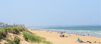 Duplex for Multi-Family Groups -Pet Friendly-Steps to Beach-45 Min to Salem, MA