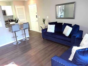 TV - Lovely Rental near Atlanta Braves Stadium (Smyrna)