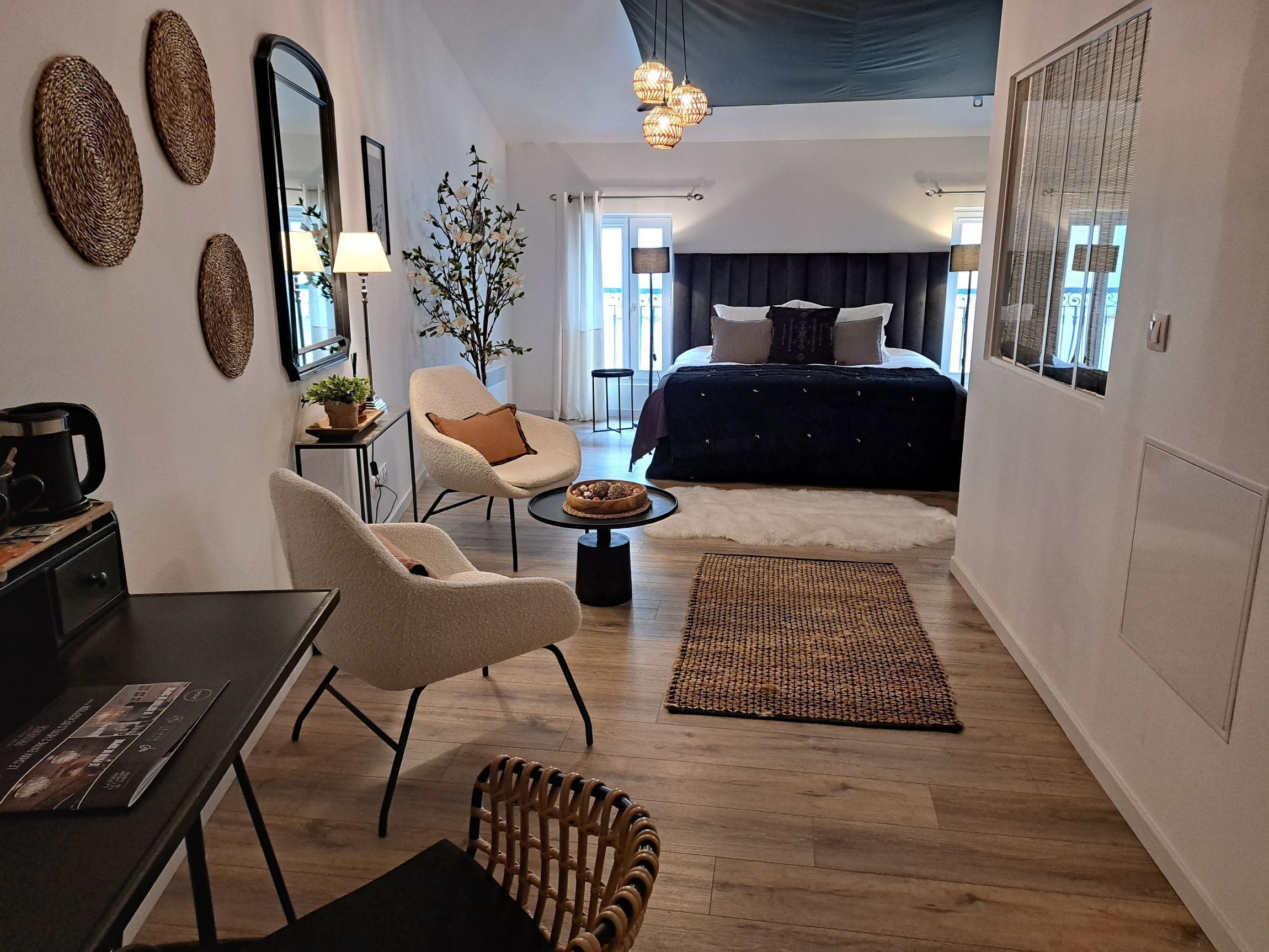 Premium Double Room | Individually decorated, individually furnished, desk, soundproofing