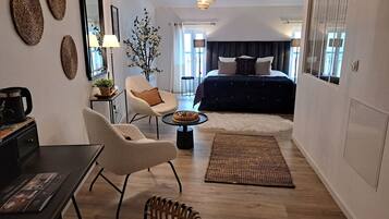 Premium Double Room | 1 bedroom, individually decorated, individually furnished, desk