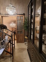 ฝ่ายต้อนรับ