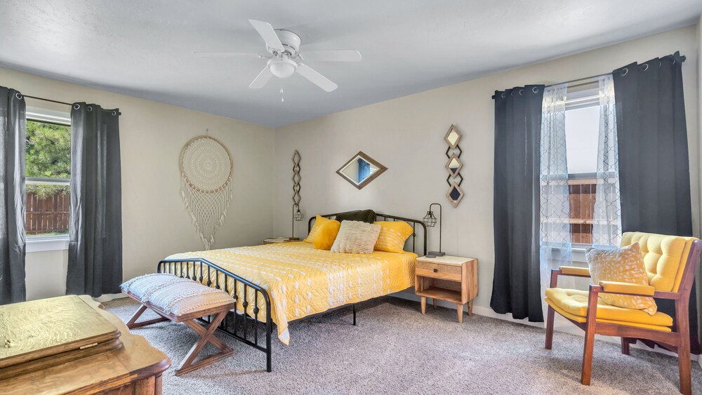 Luxury 4bed 2bath hot tub in the heart of Ardmore Ardmore Vrbo