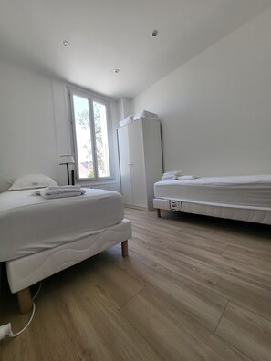 4 chambres, bureau, fer et planche à repasser, Wi-Fi gratuit