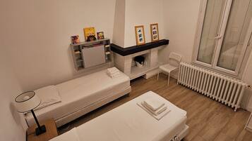 4 bedrooms, desk, iron/ironing board, free WiFi