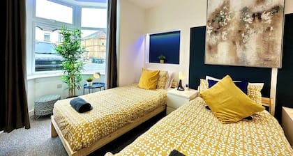 Massive New House Sleeps 20+ Accepts Groups