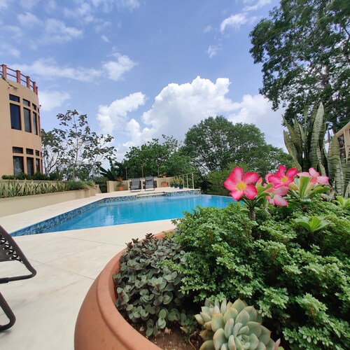 Luxury, affordable, close to town and all of the attractions in the CAYO area...
