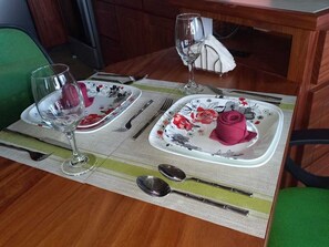 Dining - Luxury, affordable, close to town and all of the attractions in the CAYO area... (Santa Elena)