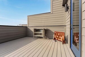 Terrace/patio - The Jailhouse Rock - Townhome with Skyline View (Nashville)