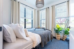 4 slaapkamers, een strijkplank/strijkijzer, gratis wifi, beddengoed