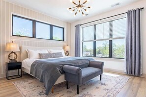 4 slaapkamers, een strijkplank/strijkijzer, gratis wifi, beddengoed
