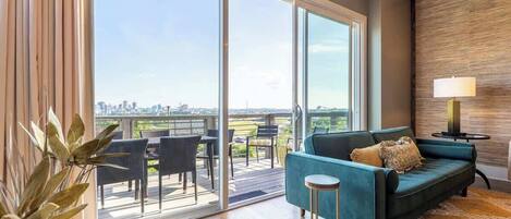 Una televisión, una oficina