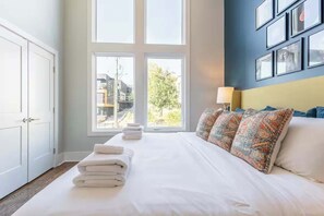 4 bedrooms, iron/ironing board, free WiFi, bed sheets