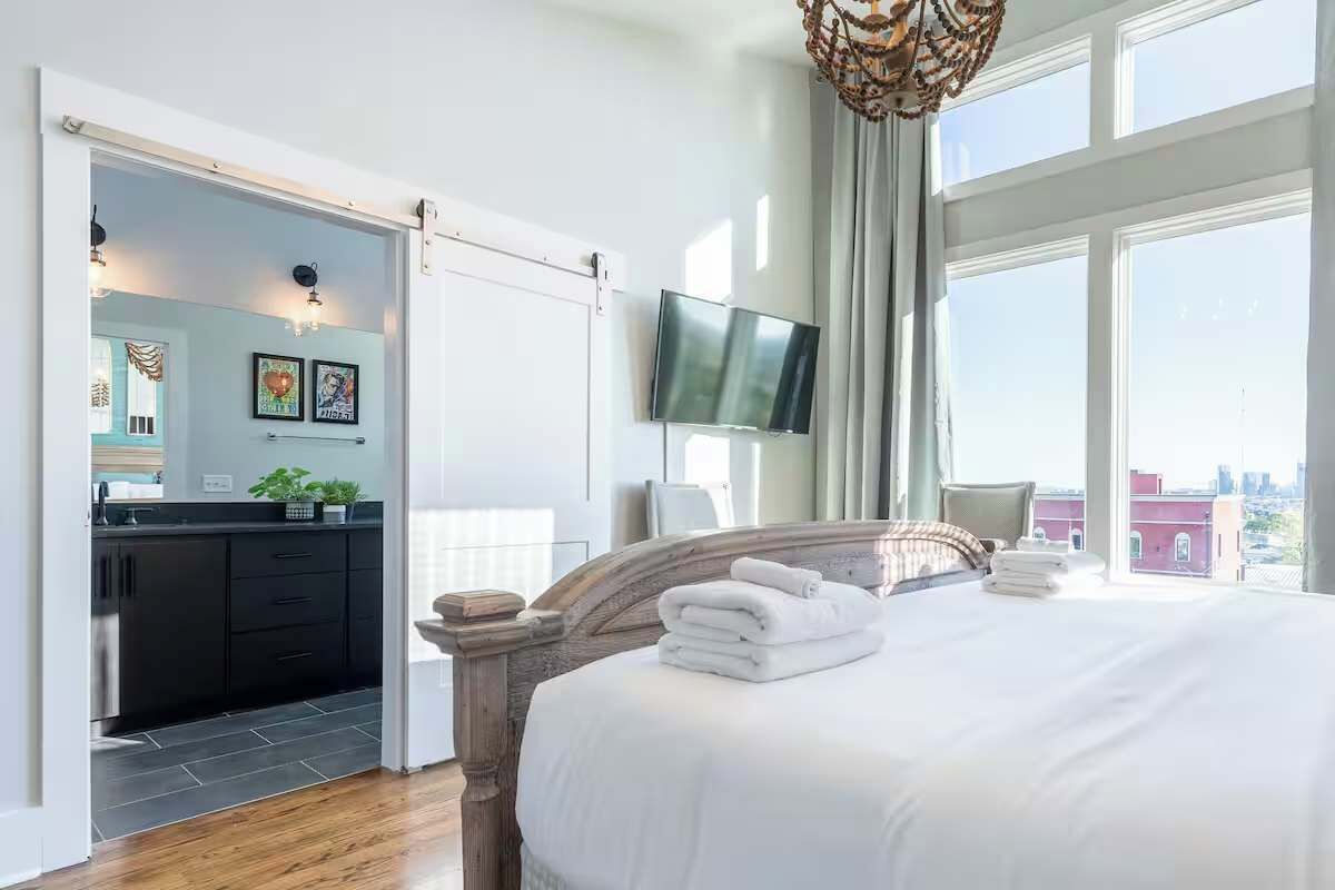 4 bedrooms, iron/ironing board, free WiFi, bed sheets