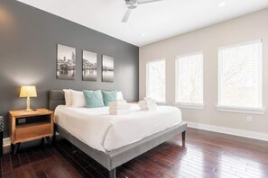 3 bedrooms, iron/ironing board, free WiFi, bed sheets - The Martin - Modern Home with Rooftop Deck (Nashville)