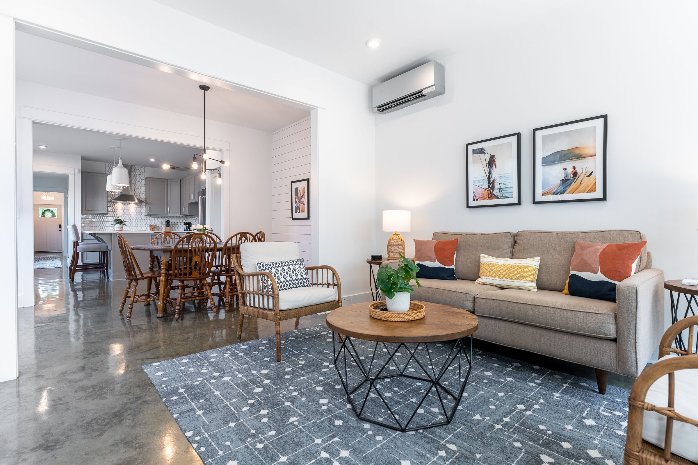 The Ingrid - Striking Modern Home Near Great Restaurants