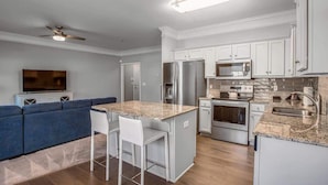 Private kitchen - The Elliot - Pool & Gym Amenities (Nashville)