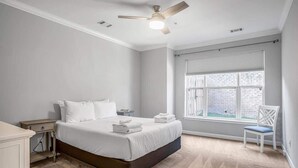 Room - The Elliot - Pool & Gym Amenities (Nashville)