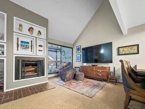 Smart TV, fireplace, offices