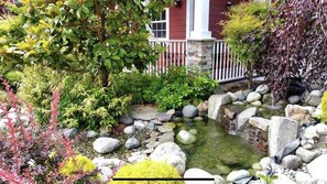 Property grounds - Beautiful 2B2B suite close Peace Arch&White Rock (Surrey)