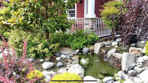 Beautiful 2B2B suite close Peace Arch&White Rock