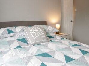 2 bedrooms, individually decorated, individually furnished, free WiFi - 17 Ffordd Gwenllian (Llanfairpwllgwyngyll)