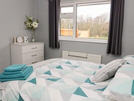 2 svefnherbergi, sérhannaðar innréttingar, sérvalin húsgögn