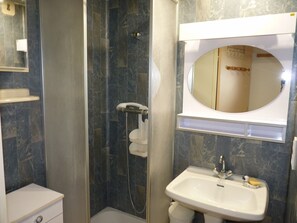 Een douche, toiletpapier