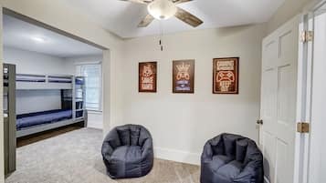 4 bedrooms, desk, iron/ironing board, travel crib