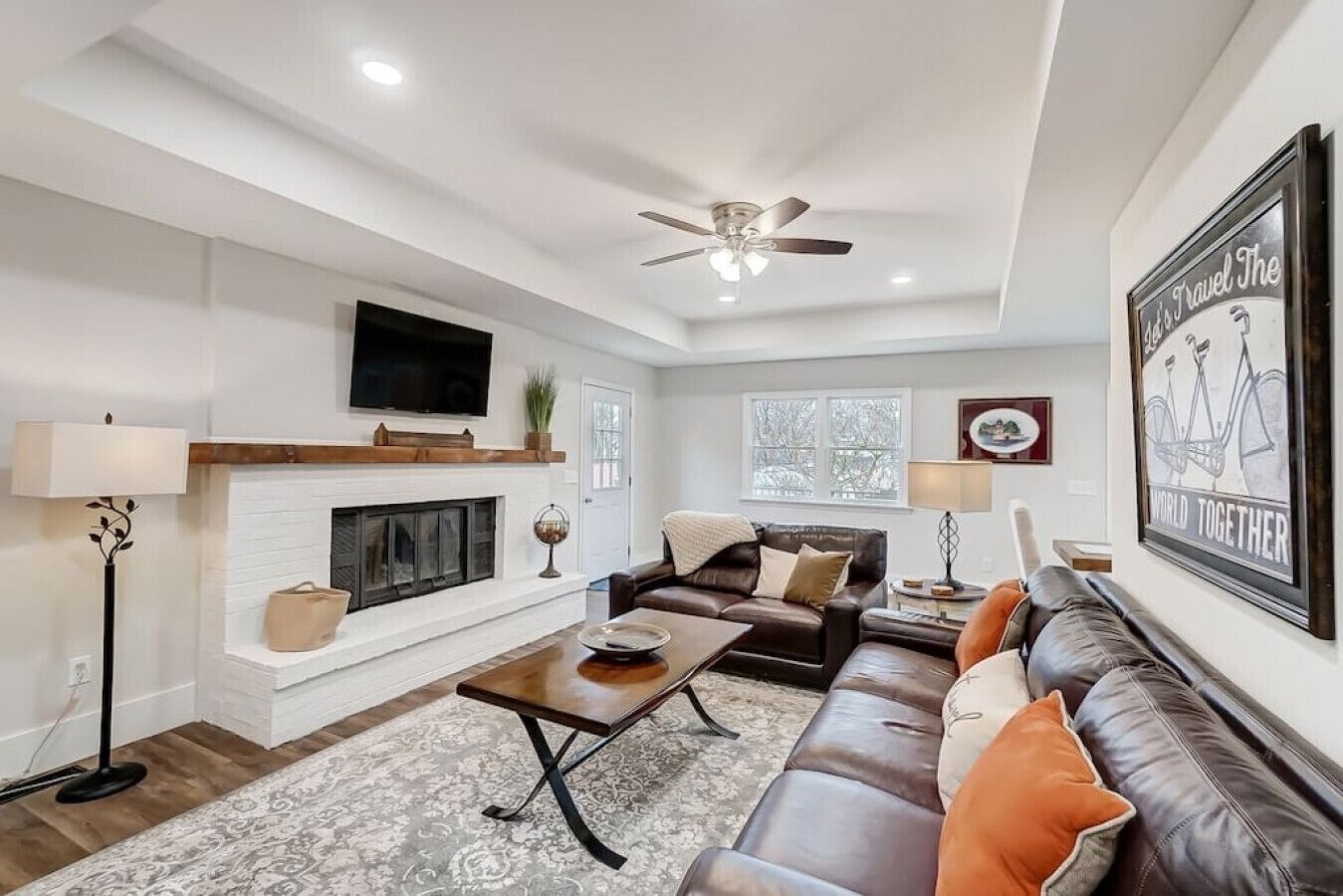 Televisor intel·ligent i futbolí 