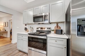 Fridge, microwave, oven, stovetop - Main Street · Walking distance to shops, dining, and fun (Hamilton)