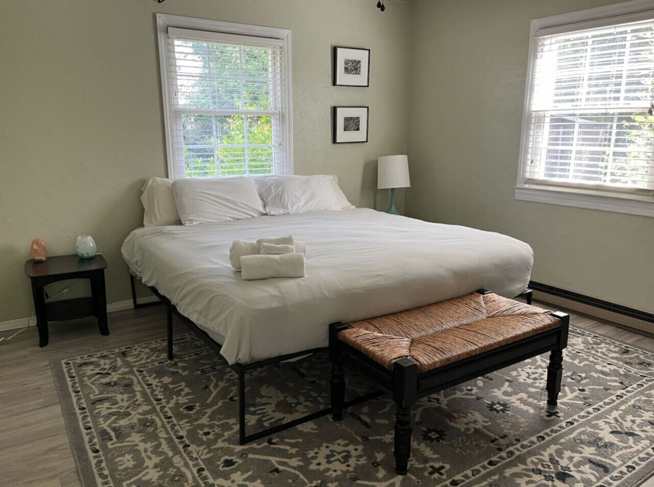 3 camere, una scrivania, ferro/asse da stiro, Wi-Fi gratuito