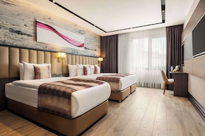 Deluxe-Zimmer, 1 Doppelbett | Hochwertige Bettwaren, Minibar, Zimmersafe, Schreibtisch