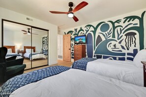4 bedrooms, desk, travel crib, free WiFi - Surf and sun from your ocean view oasis with pool in Cardiff by the Sea (Encinitas)