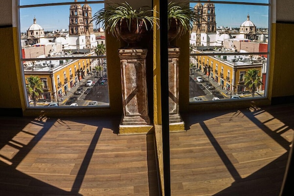 45-inch TV with cable channels