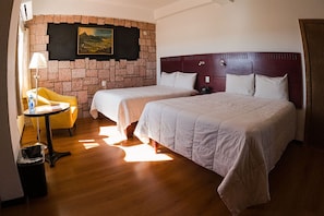 Quarto casal superior | Escrivaninha, quartos à prova de som, Wi-Fi de cortesia, roupa de cama